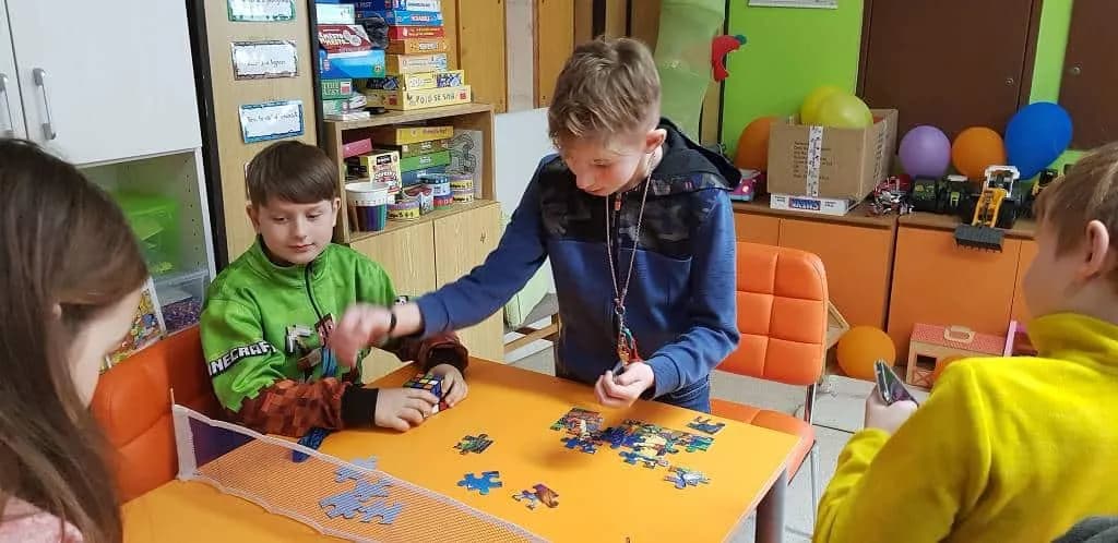 Fotografie z článku: Puzzliáda u Veverek