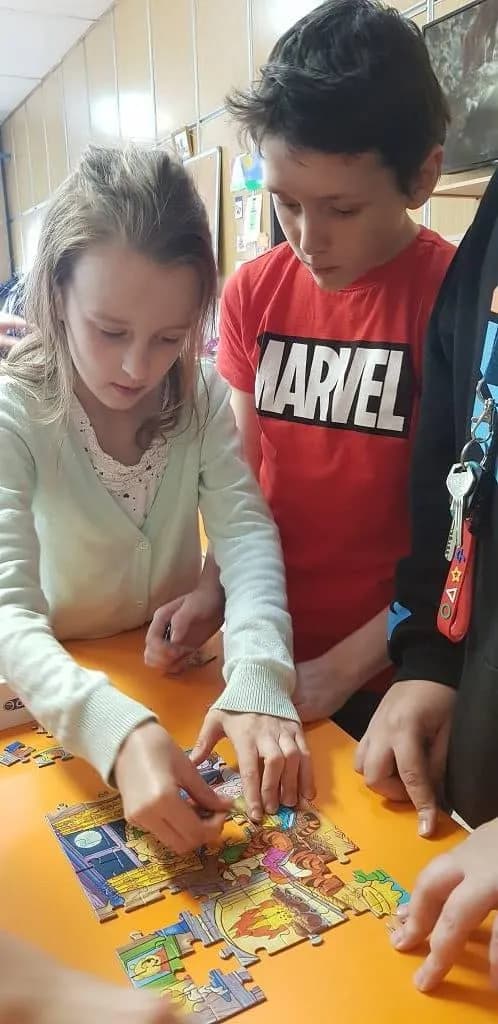 Fotografie z článku: Puzzliáda u Veverek