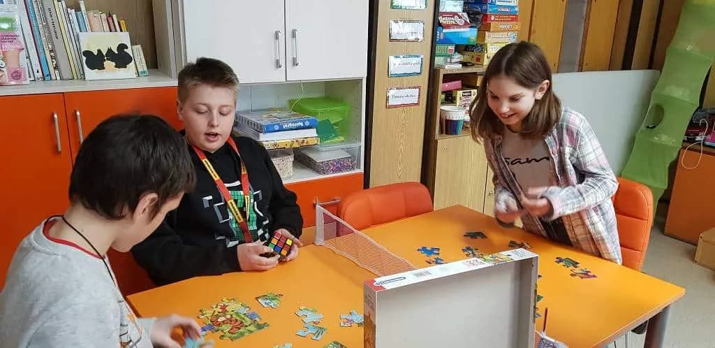 Fotografie z článku: Puzzliáda u Veverek