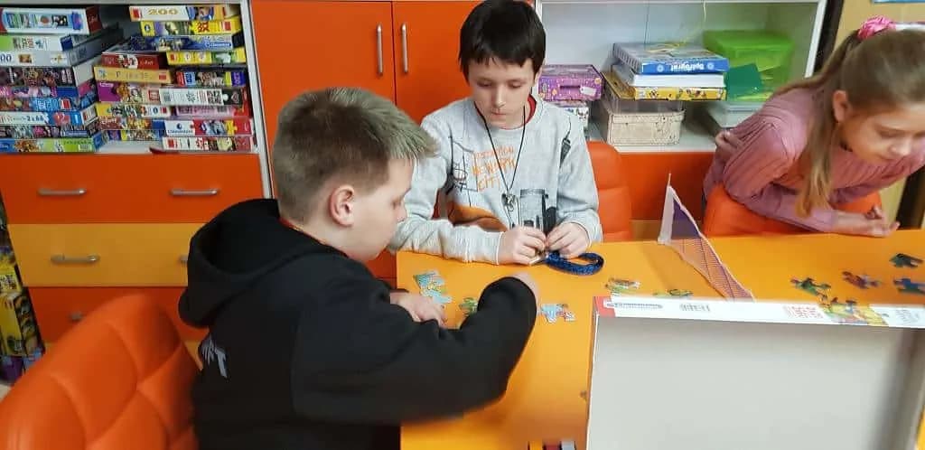 Fotografie z článku: Puzzliáda u Veverek
