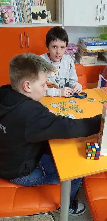 Fotografie z článku: Puzzliáda u Veverek