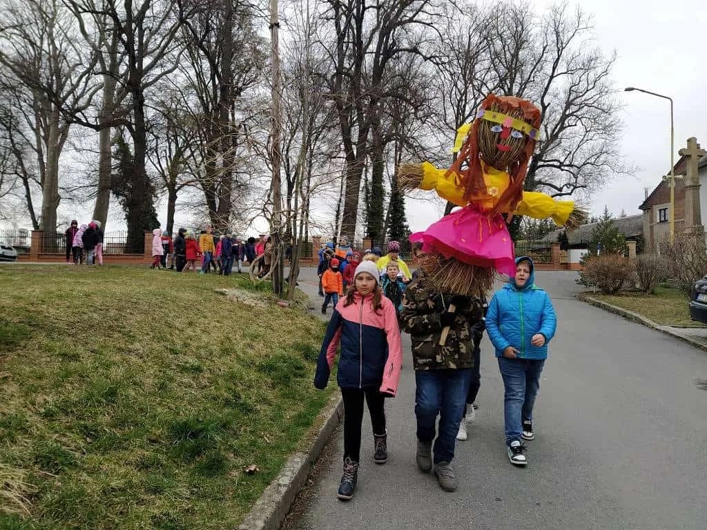 Fotografie z článku: Vynášení Morany v ŠD