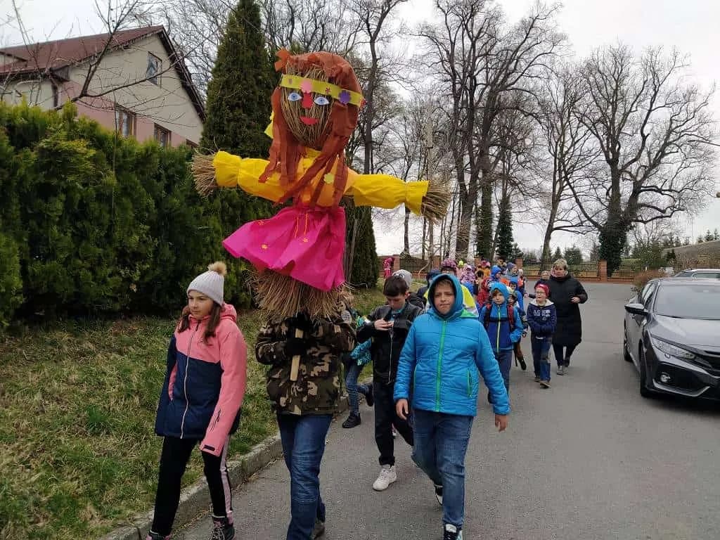 Fotografie z článku: Vynášení Morany v ŠD