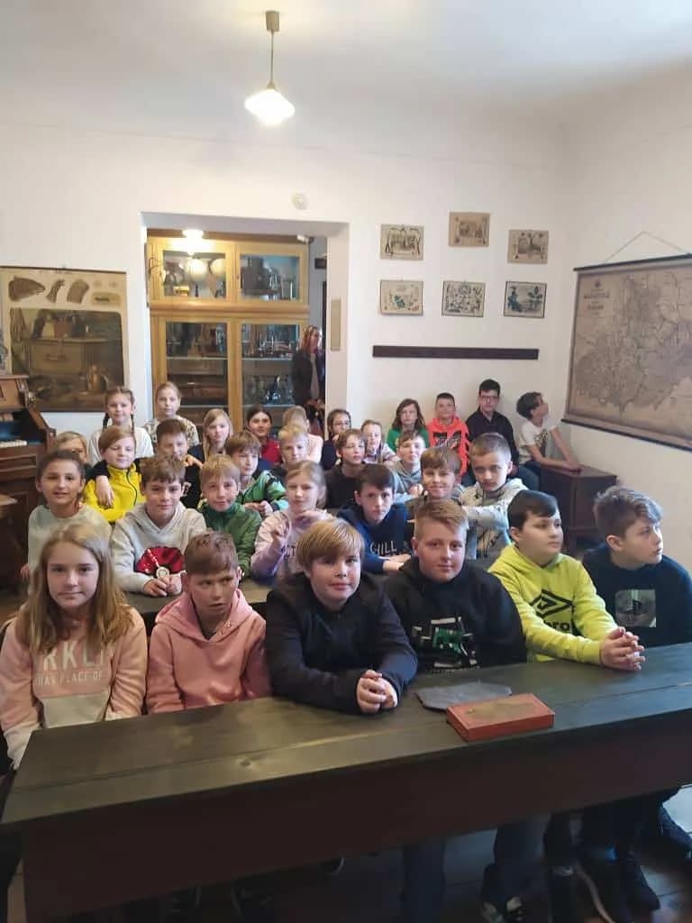 Fotografie z článku: Čtvrťáci na exkurzi v Muzeu J. A. Komenského v Přerově