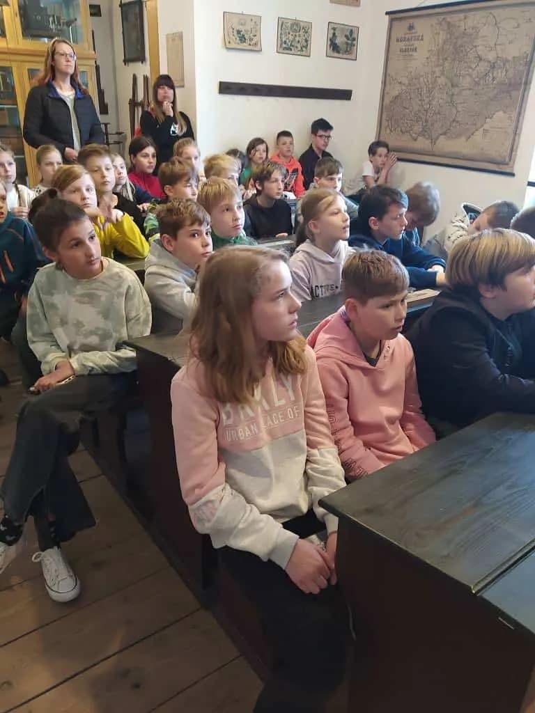 Fotografie z článku: Čtvrťáci na exkurzi v Muzeu J. A. Komenského v Přerově