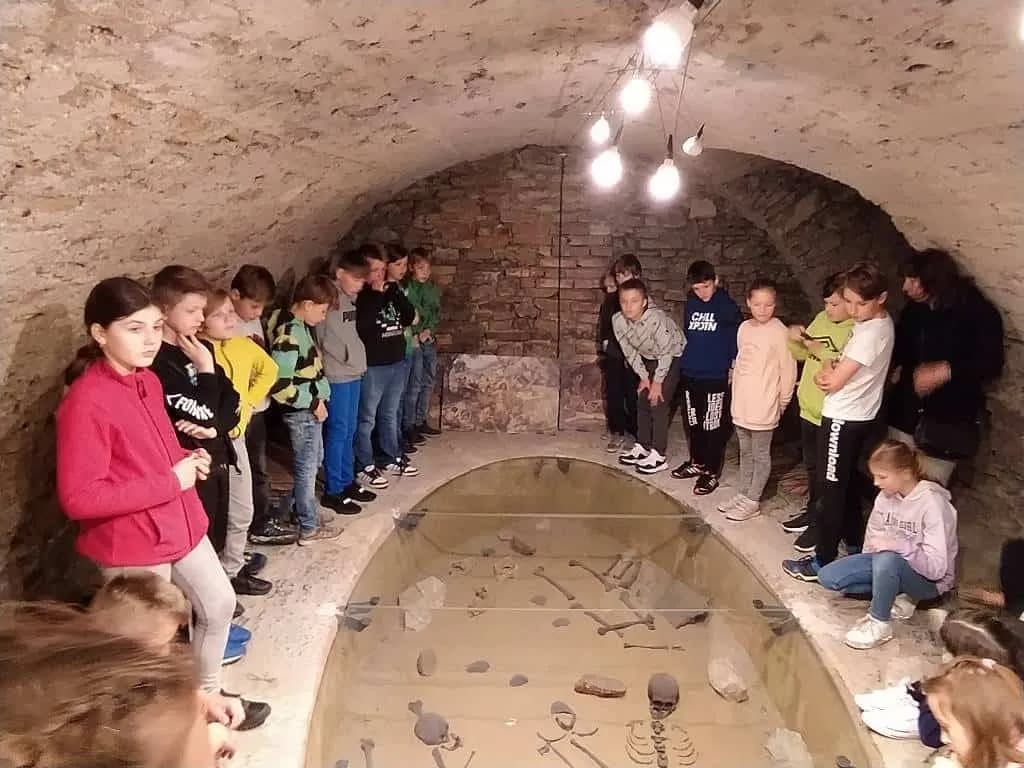 Fotografie z článku: Čtvrťáci na exkurzi v Muzeu J. A. Komenského v Přerově