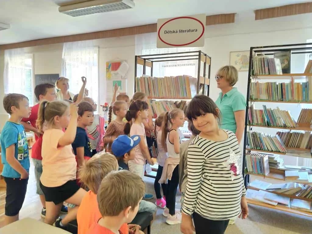Fotografie z článku: I.A v knihovně