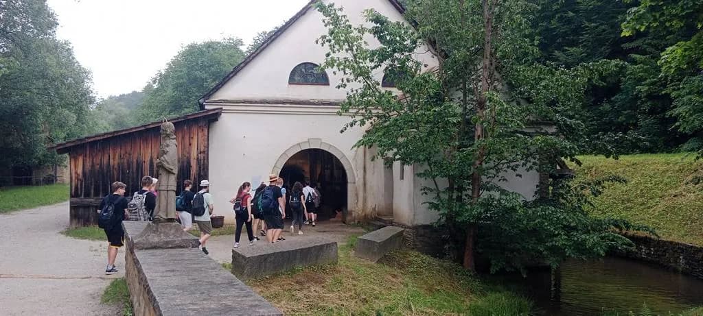 Fotografie z článku: Školní výlet VIII.A - Rožnov p. R.
