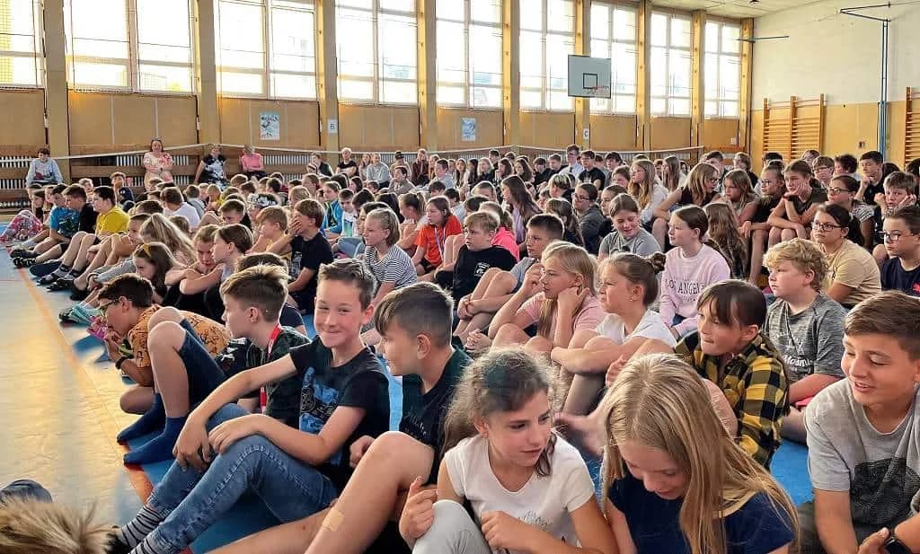 Fotografie z článku: Výchovný koncert cimbálovky