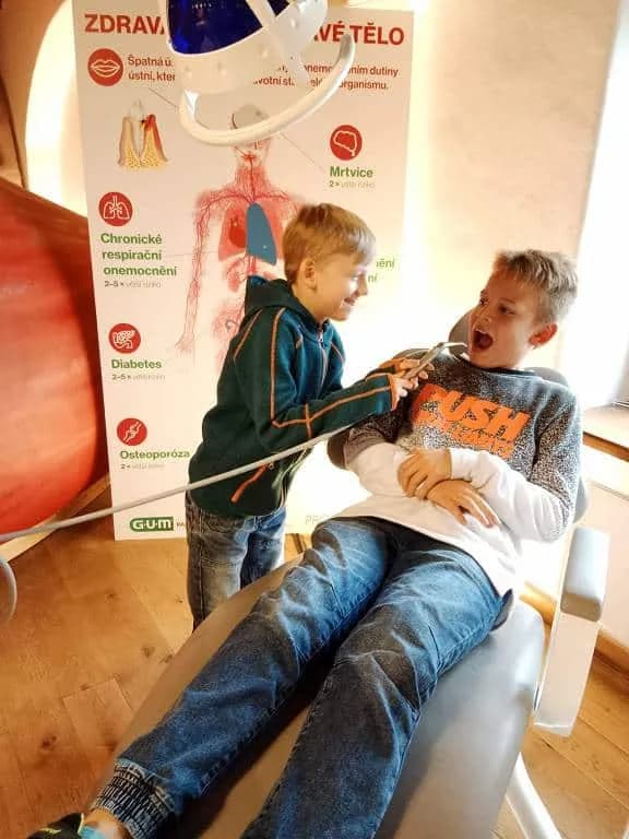 Fotografie z článku: Páté třídy v planetáriu