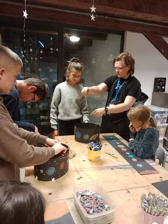 Fotografie z článku: Páté třídy v planetáriu