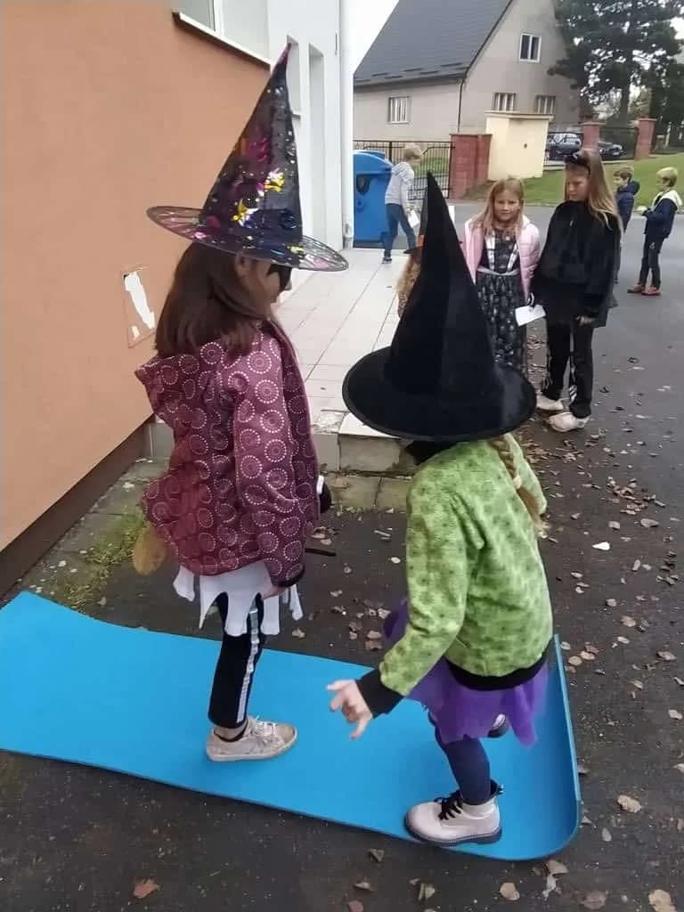Fotografie z článku: Halloween a dlabání dýní u Soviček a Veverek v ŠD