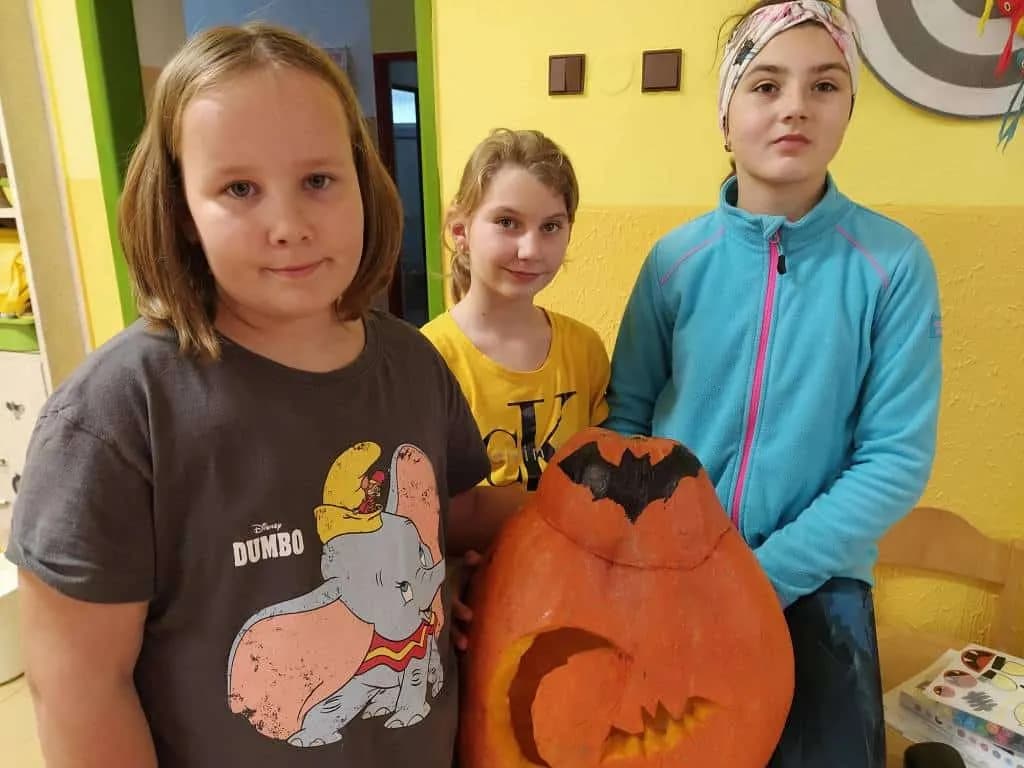 Fotografie z článku: Halloween a dlabání dýní u Soviček a Veverek v ŠD
