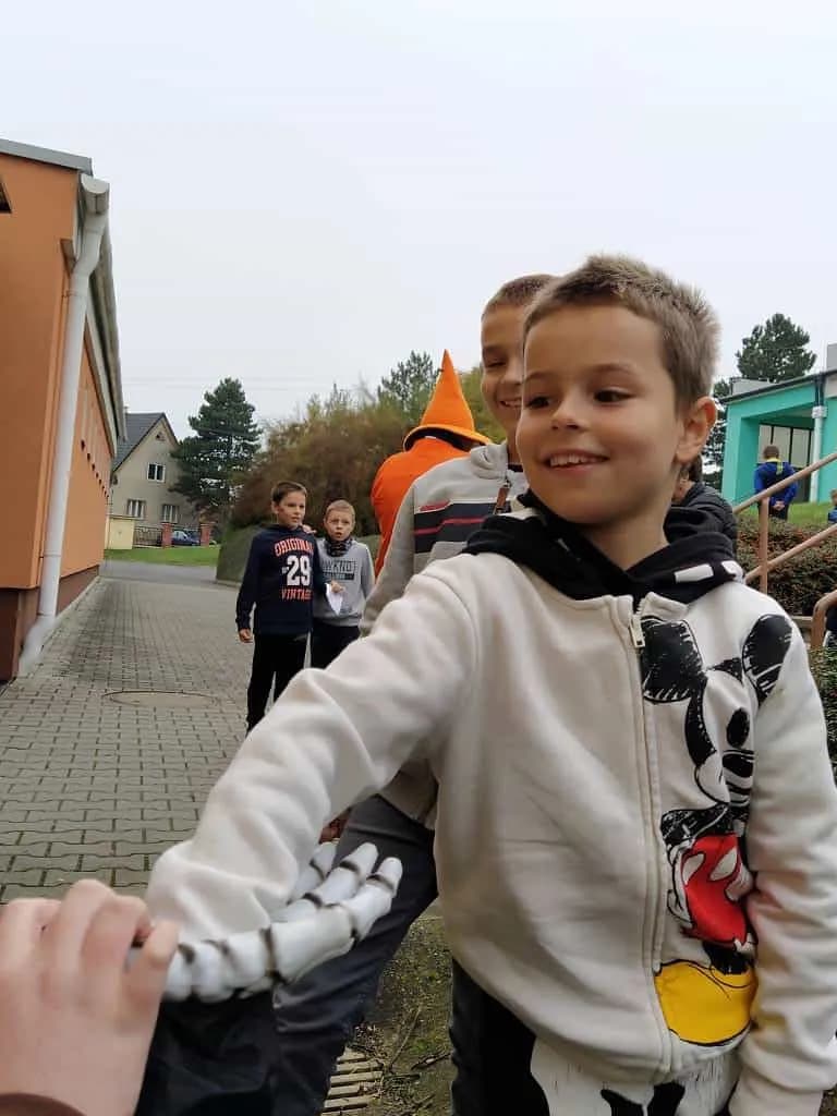 Fotografie z článku: Halloween a dlabání dýní u Soviček a Veverek v ŠD