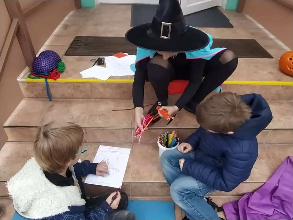 Fotografie z článku: Halloween a dlabání dýní u Soviček a Veverek v ŠD