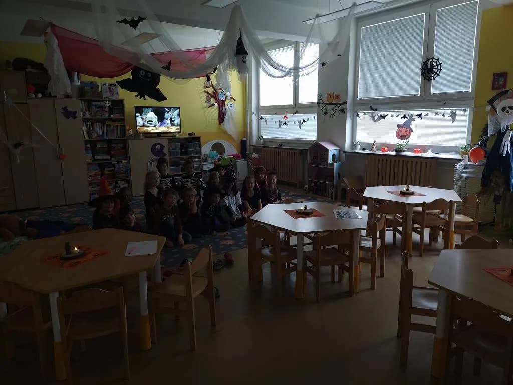 Fotografie z článku: Halloween a dlabání dýní u Soviček a Veverek v ŠD