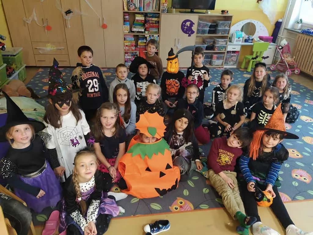 Fotografie z článku: Halloween a dlabání dýní u Soviček a Veverek v ŠD