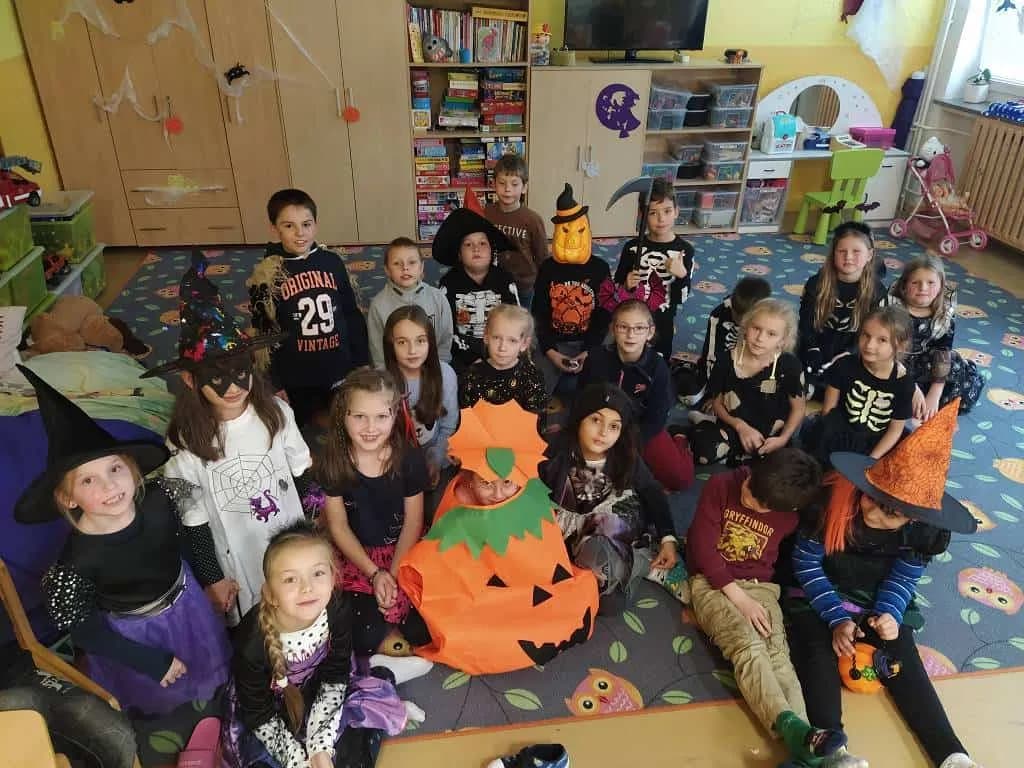 Fotografie z článku: Halloween a dlabání dýní u Soviček a Veverek v ŠD