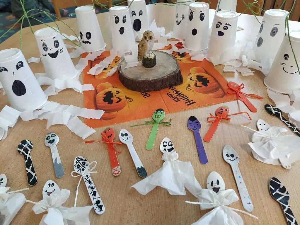 Fotografie z článku: Halloween a dlabání dýní u Soviček a Veverek v ŠD