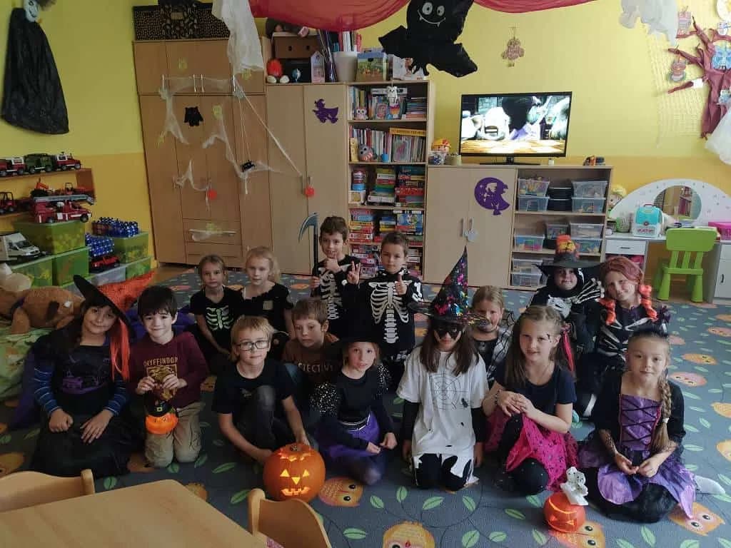 Fotografie z článku: Halloween a dlabání dýní u Soviček a Veverek v ŠD