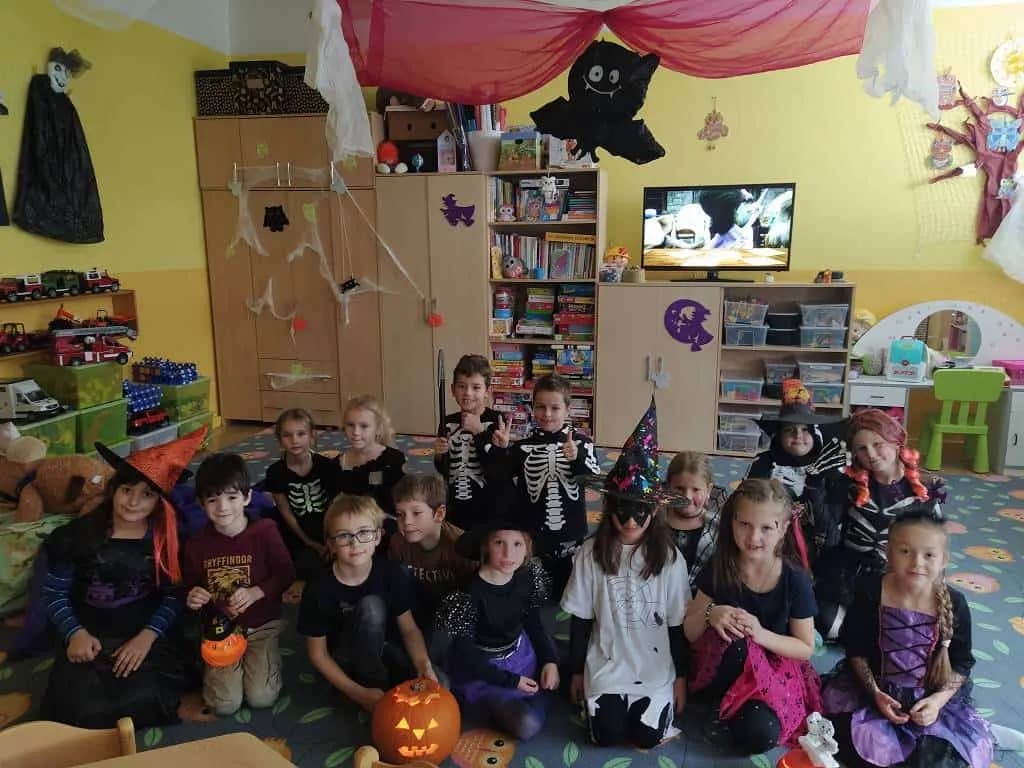Fotografie z článku: Halloween a dlabání dýní u Soviček a Veverek v ŠD
