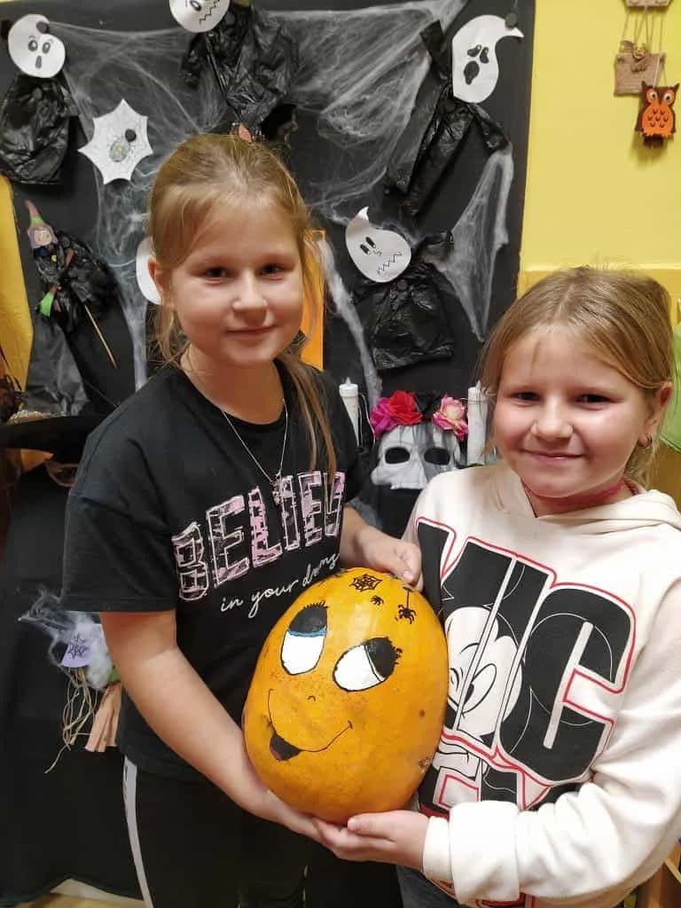 Fotografie z článku: Halloween a dlabání dýní u Soviček a Veverek v ŠD