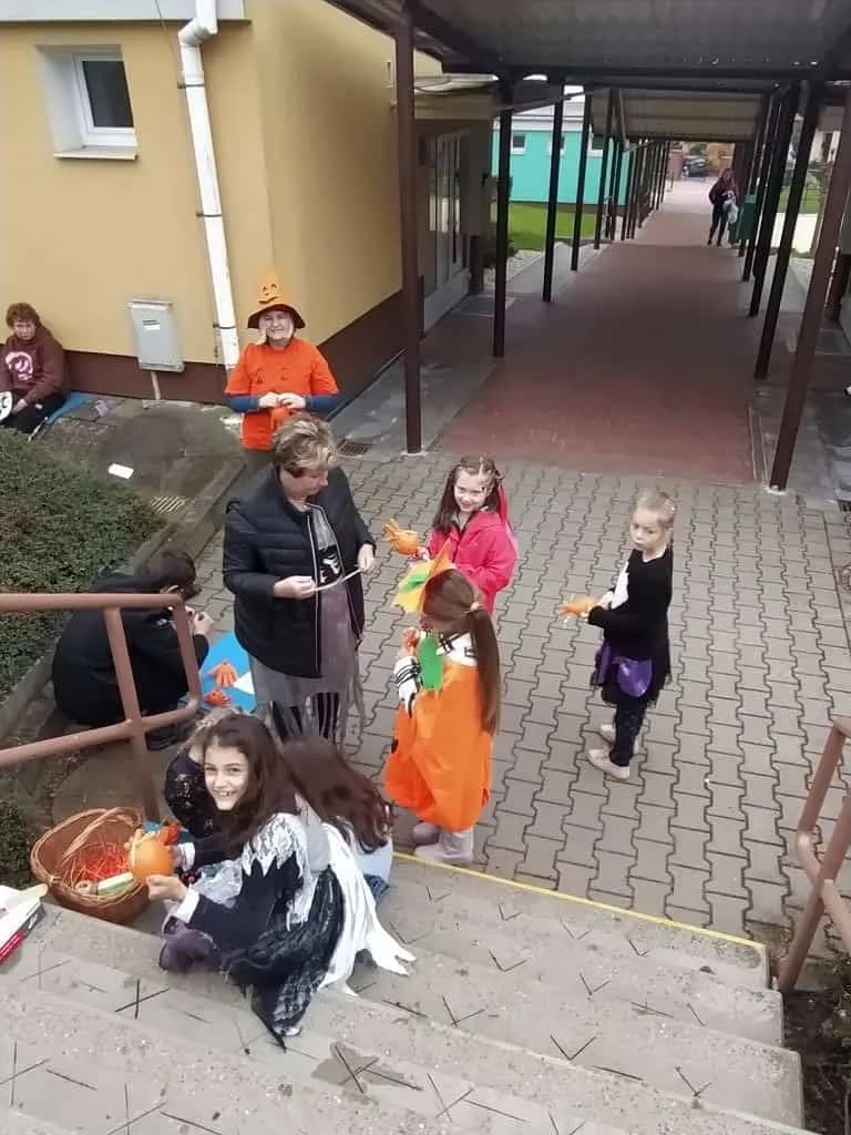 Fotografie z článku: Halloween a dlabání dýní u Soviček a Veverek v ŠD