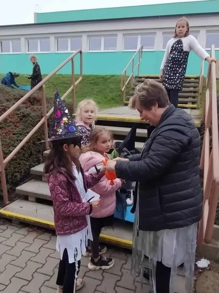 Fotografie z článku: Halloween a dlabání dýní u Soviček a Veverek v ŠD