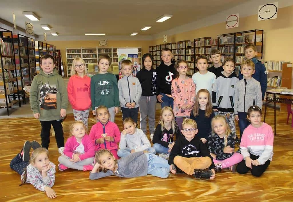 Fotografie z článku: Barevný podzim v knihovně - Smajlíci ŠD
