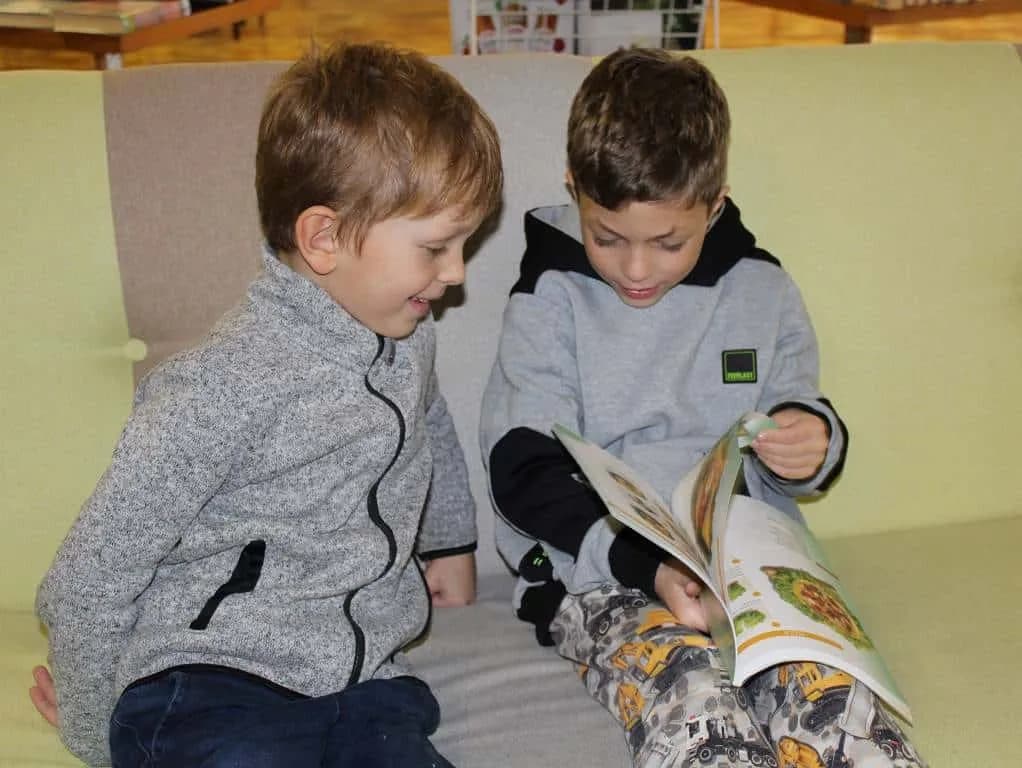 Fotografie z článku: Barevný podzim v knihovně - Smajlíci ŠD