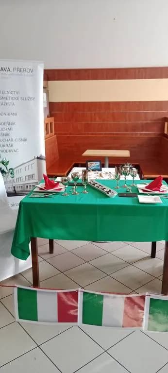 Fotografie z článku: Scholaris + Exkurze deváťáků na SŠT a SŠGS