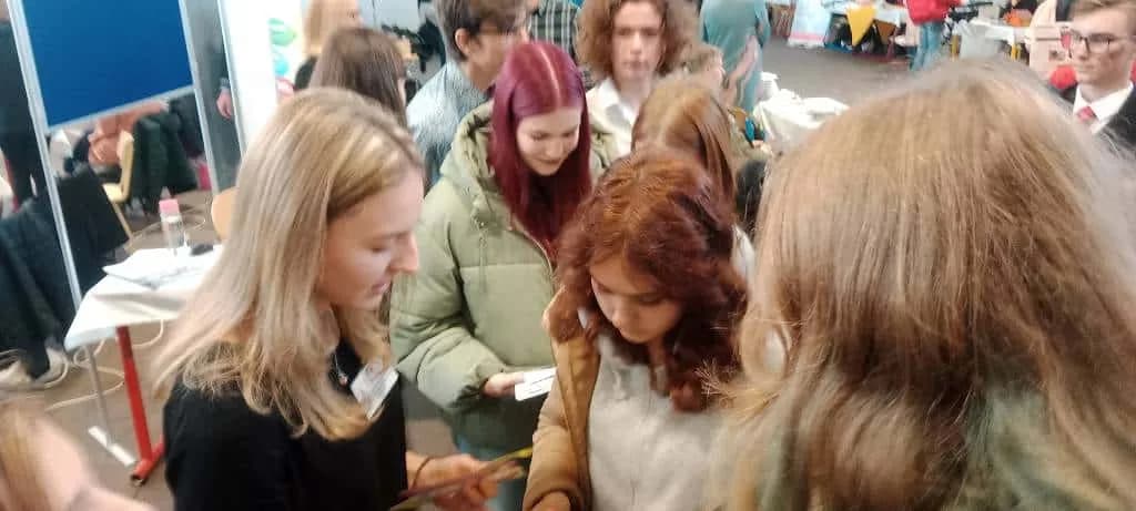 Fotografie z článku: Scholaris + Exkurze deváťáků na SŠT a SŠGS