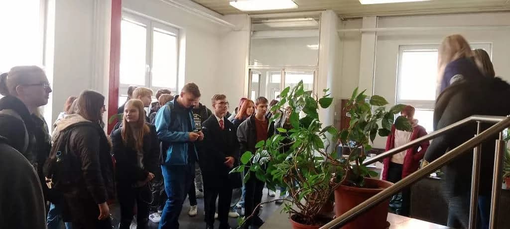 Fotografie z článku: Scholaris + Exkurze deváťáků na SŠT a SŠGS