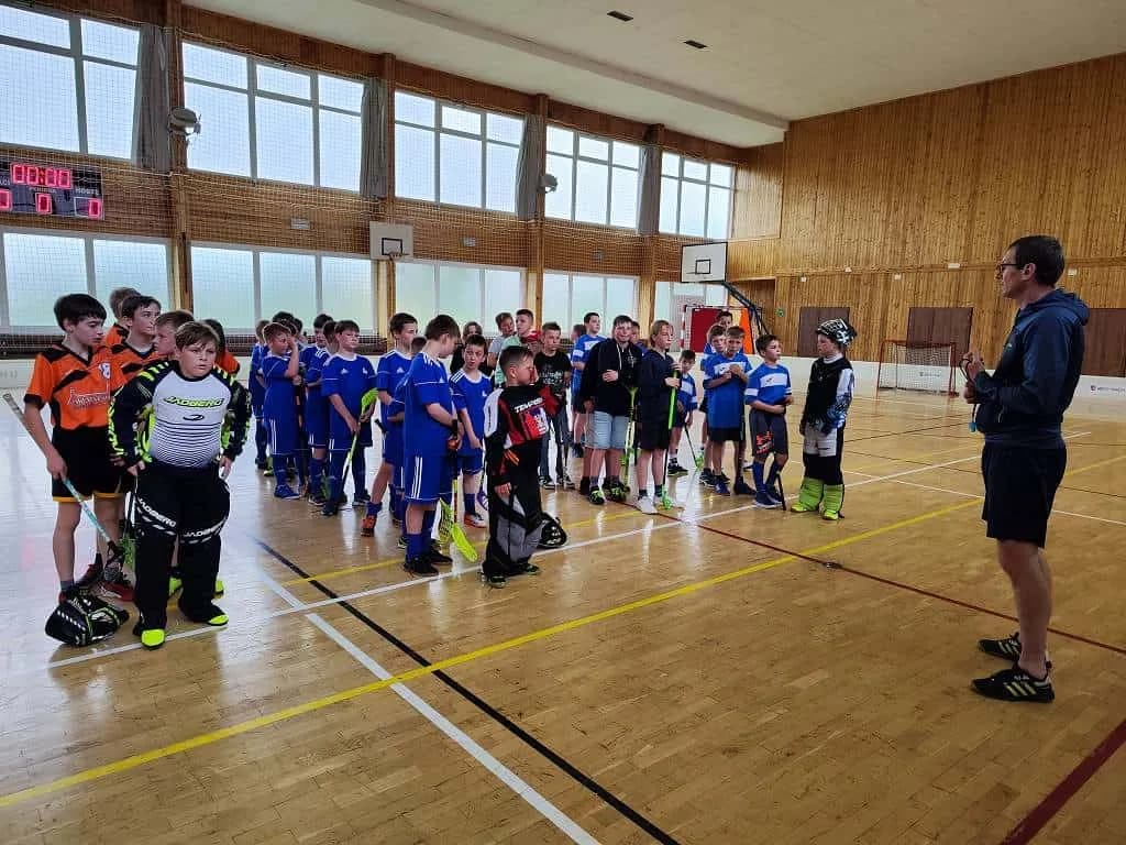 Fotografie z článku: Florbalový turnaj O pohár starosty obce Troubky