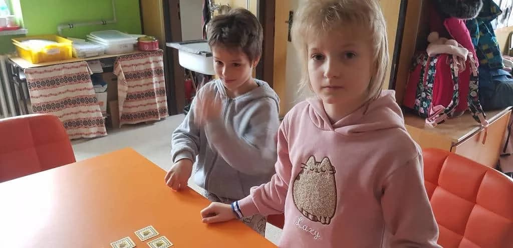 Fotografie z článku: Soutěž v pexesu u Veverek