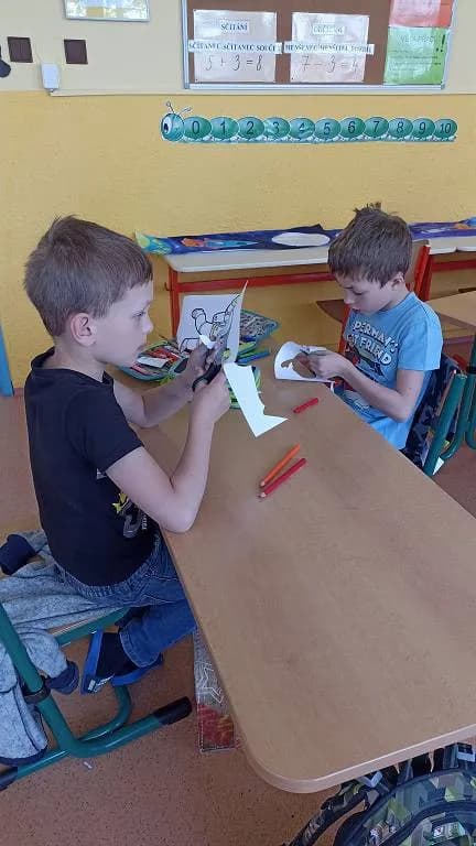 Fotografie z článku: Den kosmonautiky ve II. B