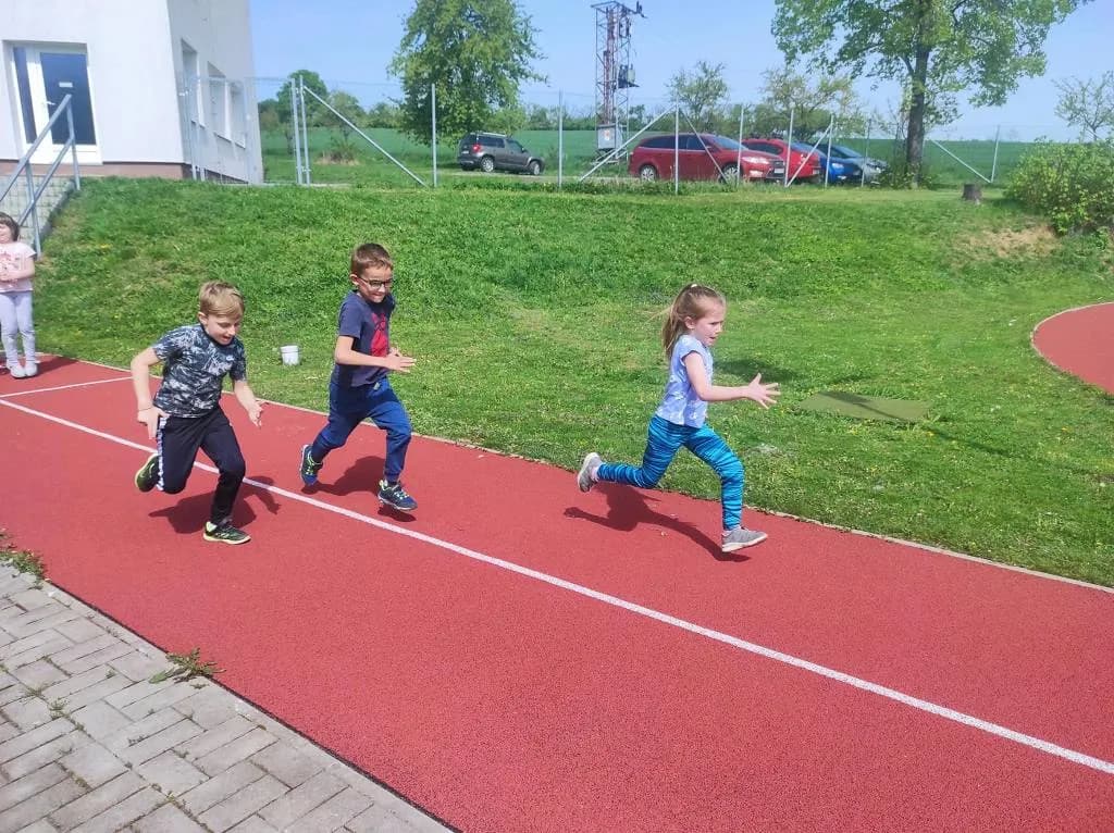 Fotografie z článku: Jarní olympiáda u Soviček