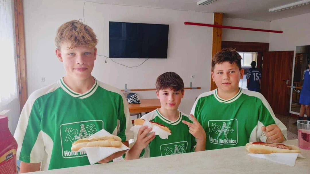 Fotografie z článku: Florbalový turnaj O pohár starosty obce Troubky