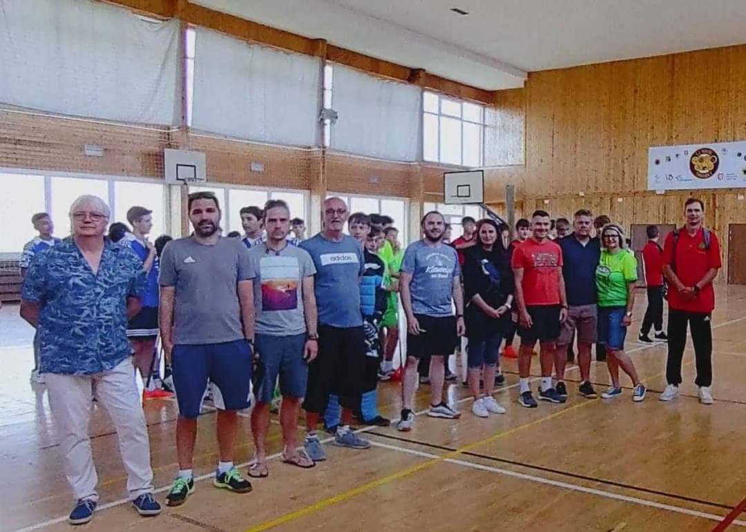 Fotografie z článku: Florbalový turnaj O pohár starosty obce Troubky