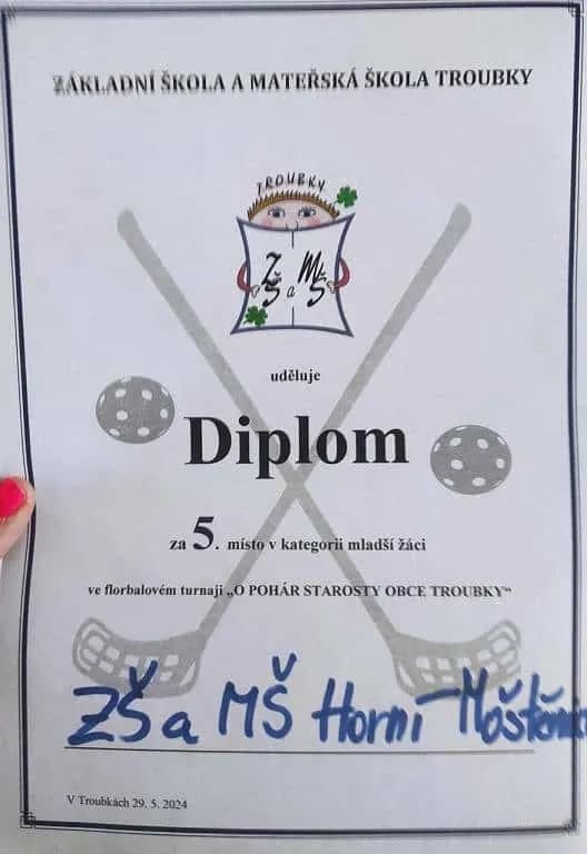 Fotografie z článku: Florbalový turnaj O pohár starosty obce Troubky