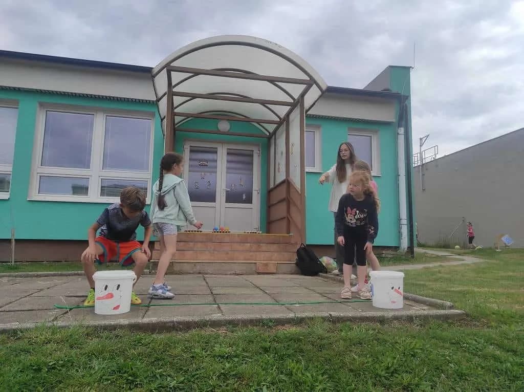 Fotografie z článku: Den dětí s 1. a 2. třídami