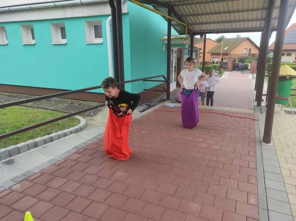 Fotografie z článku: Den dětí s 1. a 2. třídami