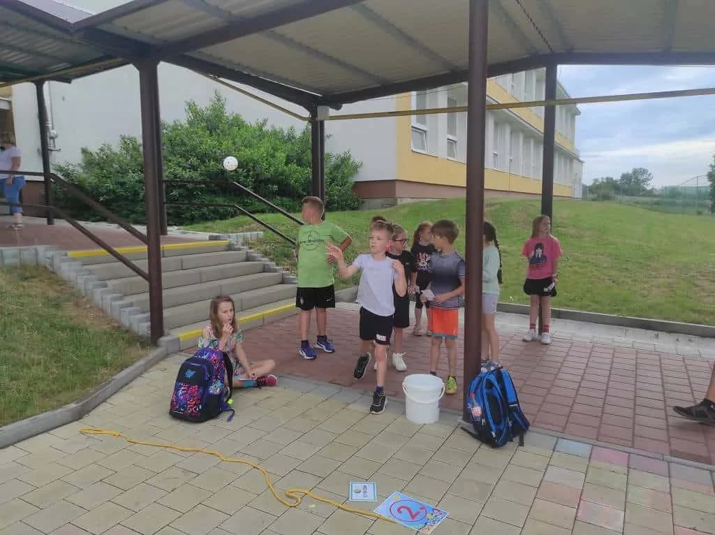 Fotografie z článku: Den dětí s 1. a 2. třídami