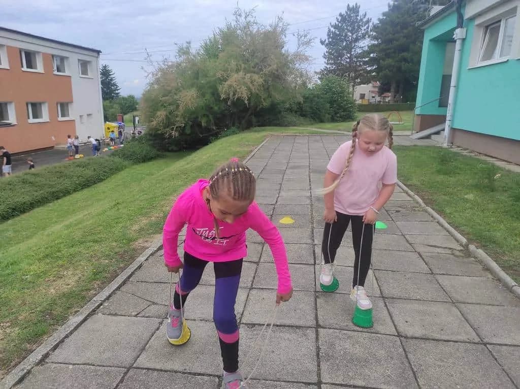Fotografie z článku: Den dětí s 1. a 2. třídami
