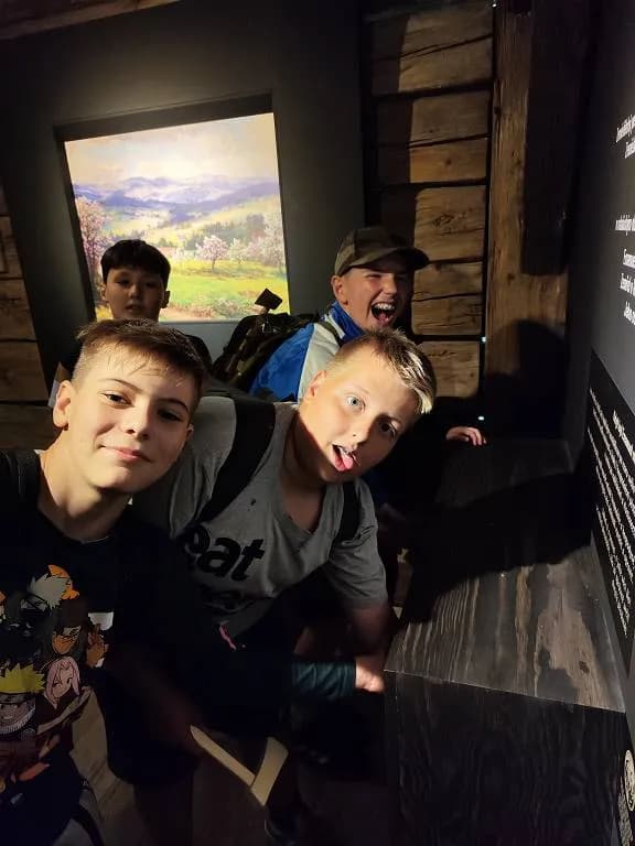 Fotografie z článku: Výlet VI. B do Rožnova p. R.