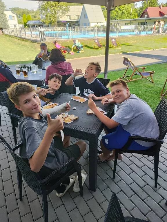Fotografie z článku: Výlet VI. B do Rožnova p. R.