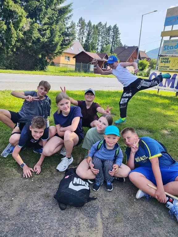 Fotografie z článku: Výlet VI. B do Rožnova p. R.