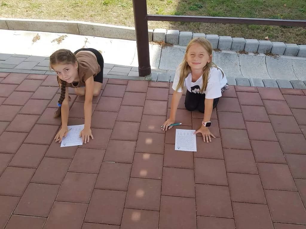 Fotografie z článku: Jsme kamarádi (den plný her)