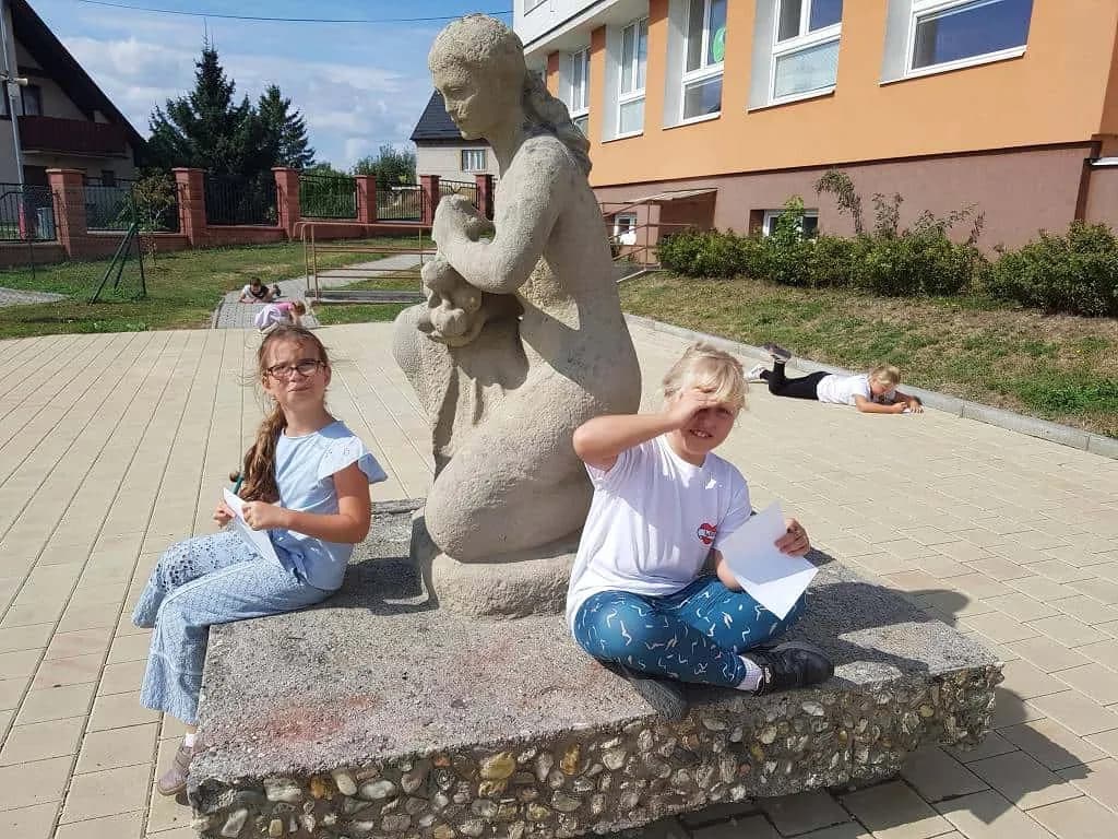 Fotografie z článku: Jsme kamarádi (den plný her)