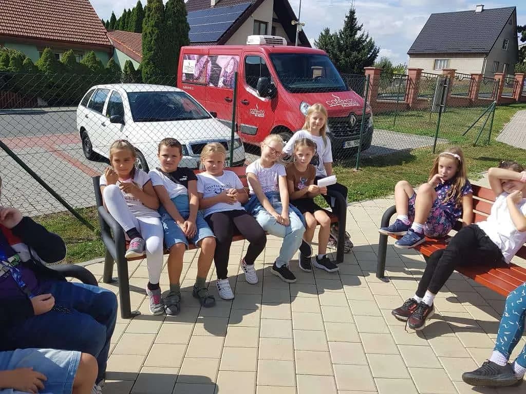 Fotografie z článku: Jsme kamarádi (den plný her)